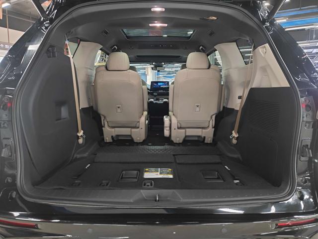 Toyota Granvia 2024 thumb 10