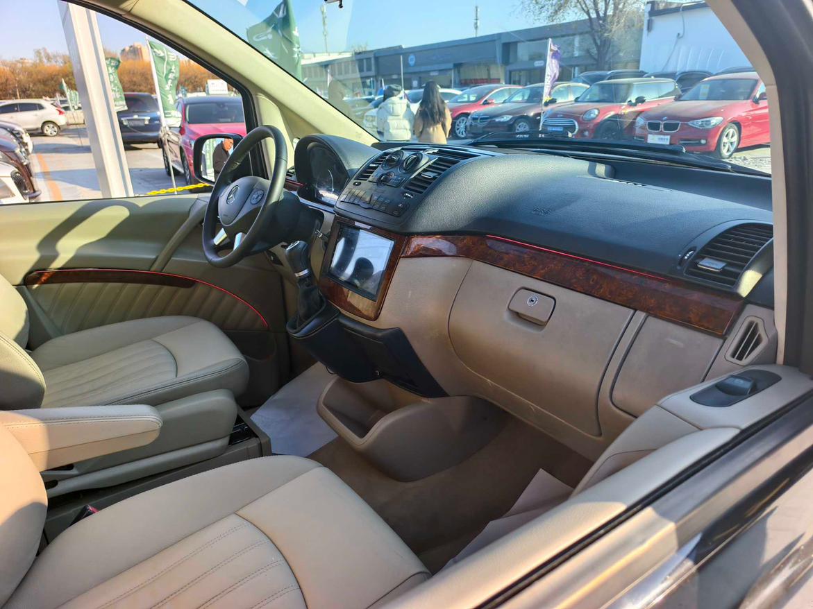 Mercedes-Benz V-Class 2013 thumb 11