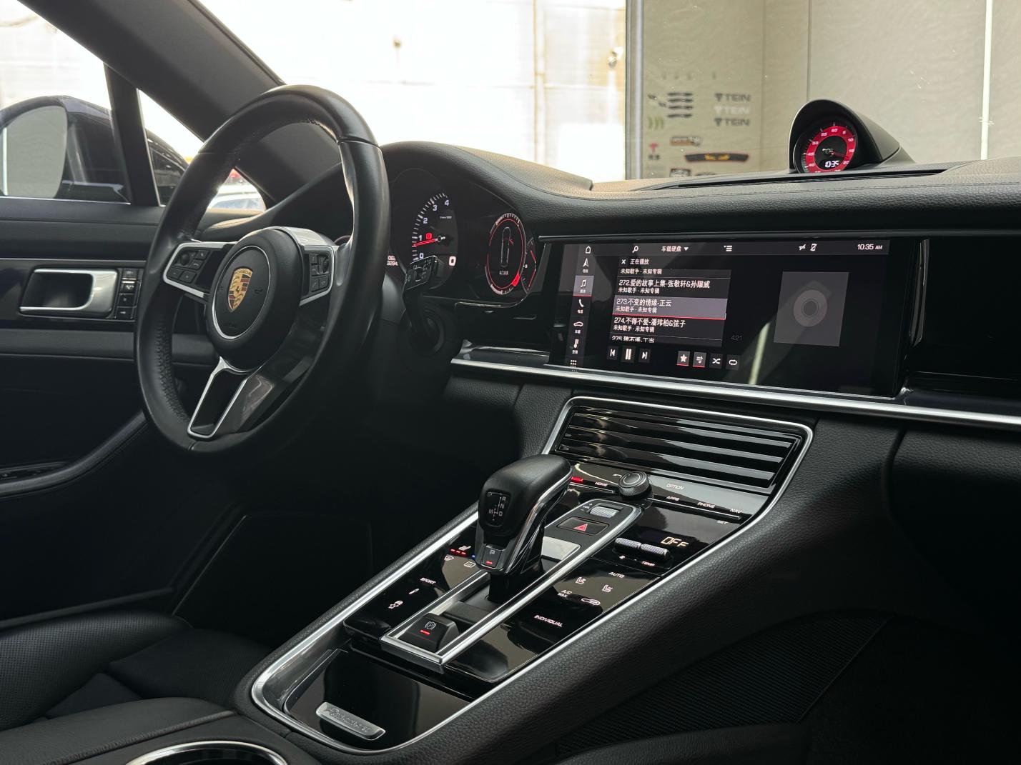 Porsche Panamera 2018 thumb 10