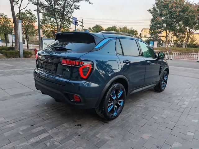 Lynk & Co 01 2019 thumb 2