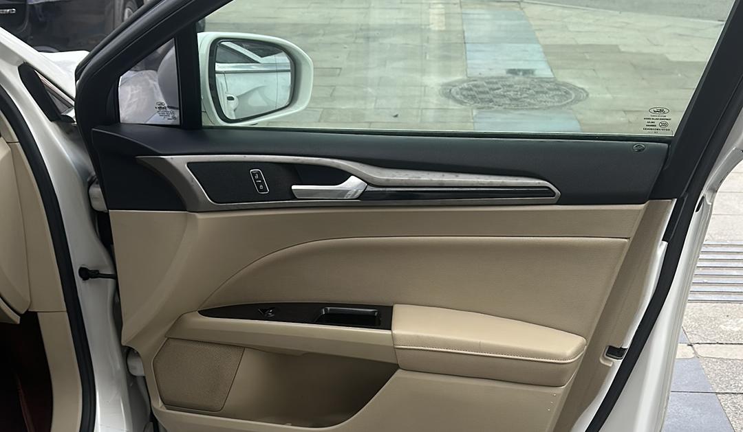 Ford Mondeo 2014 thumb 4