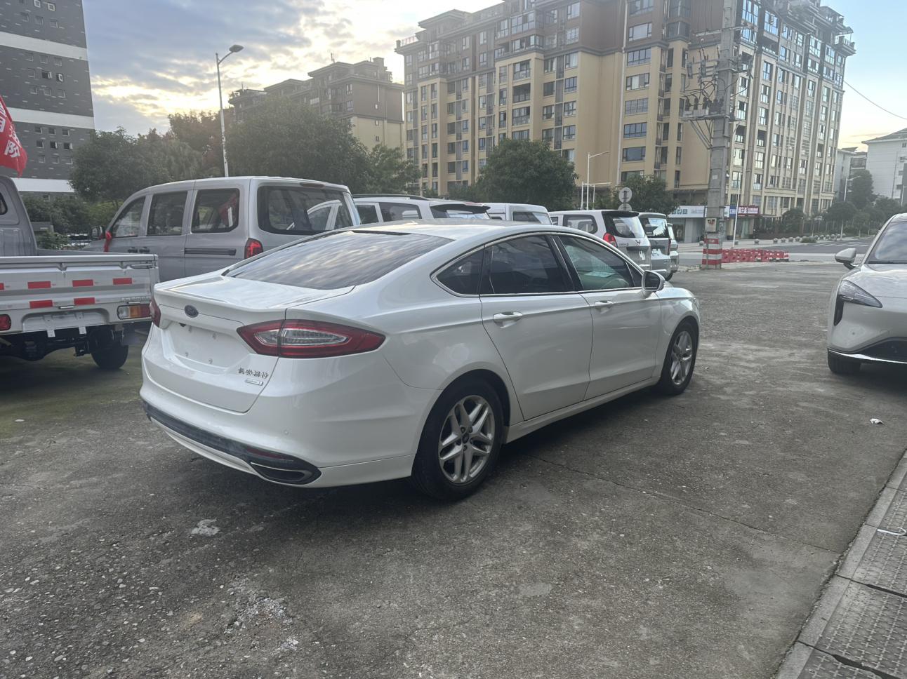 Ford Mondeo 2014 thumb 11