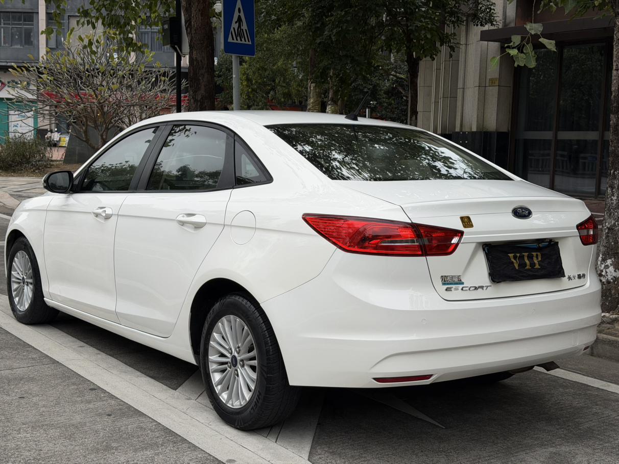 Ford Focus 2016 thumb 2