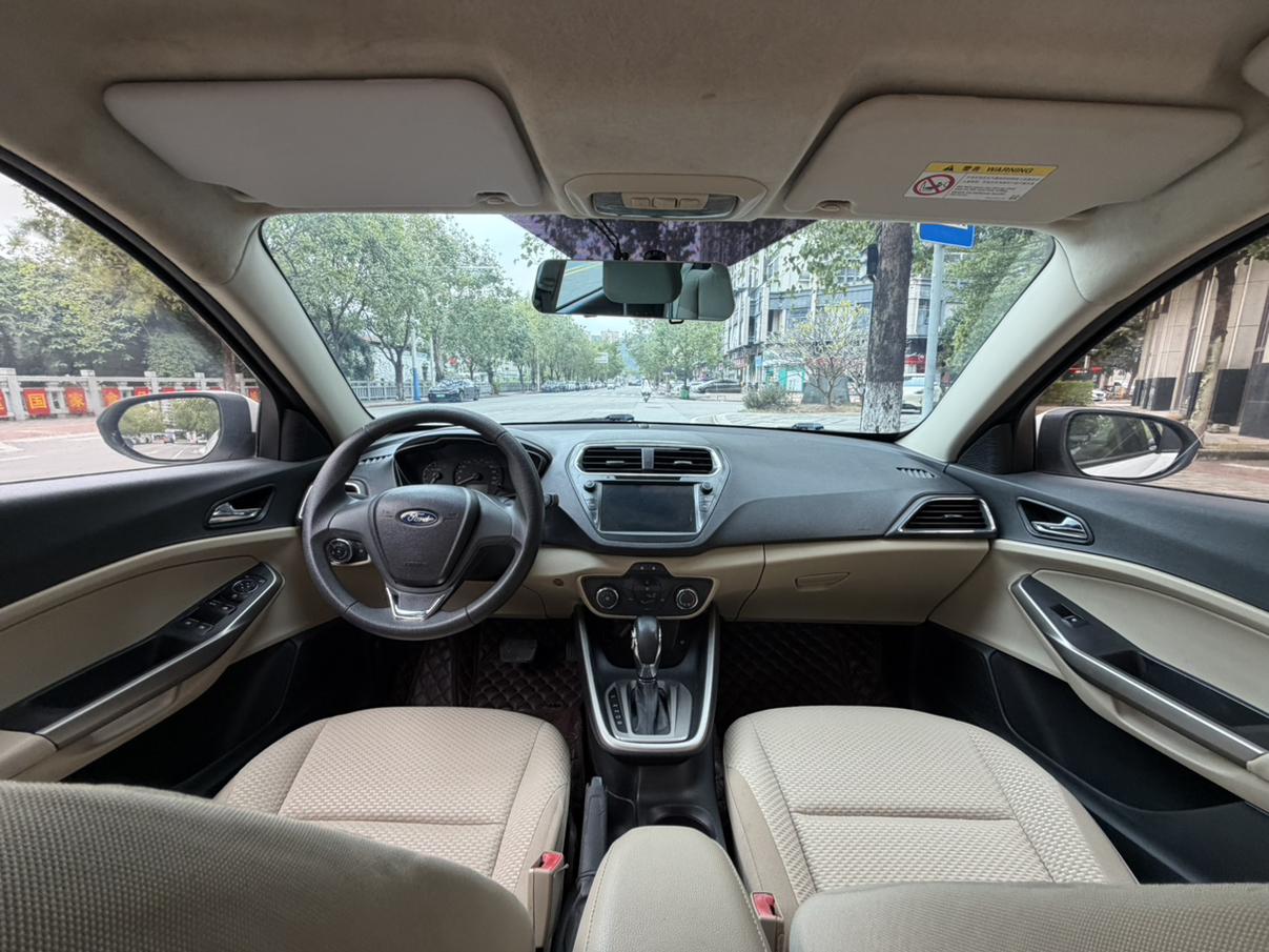 Ford Focus 2016 thumb 5