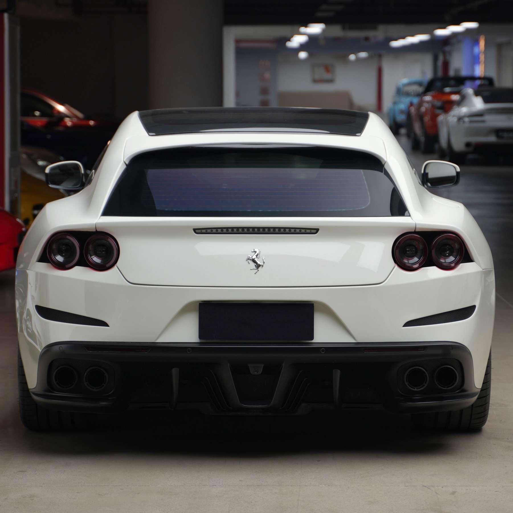 Ferrari GTC4Lusso 2017 thumb 3
