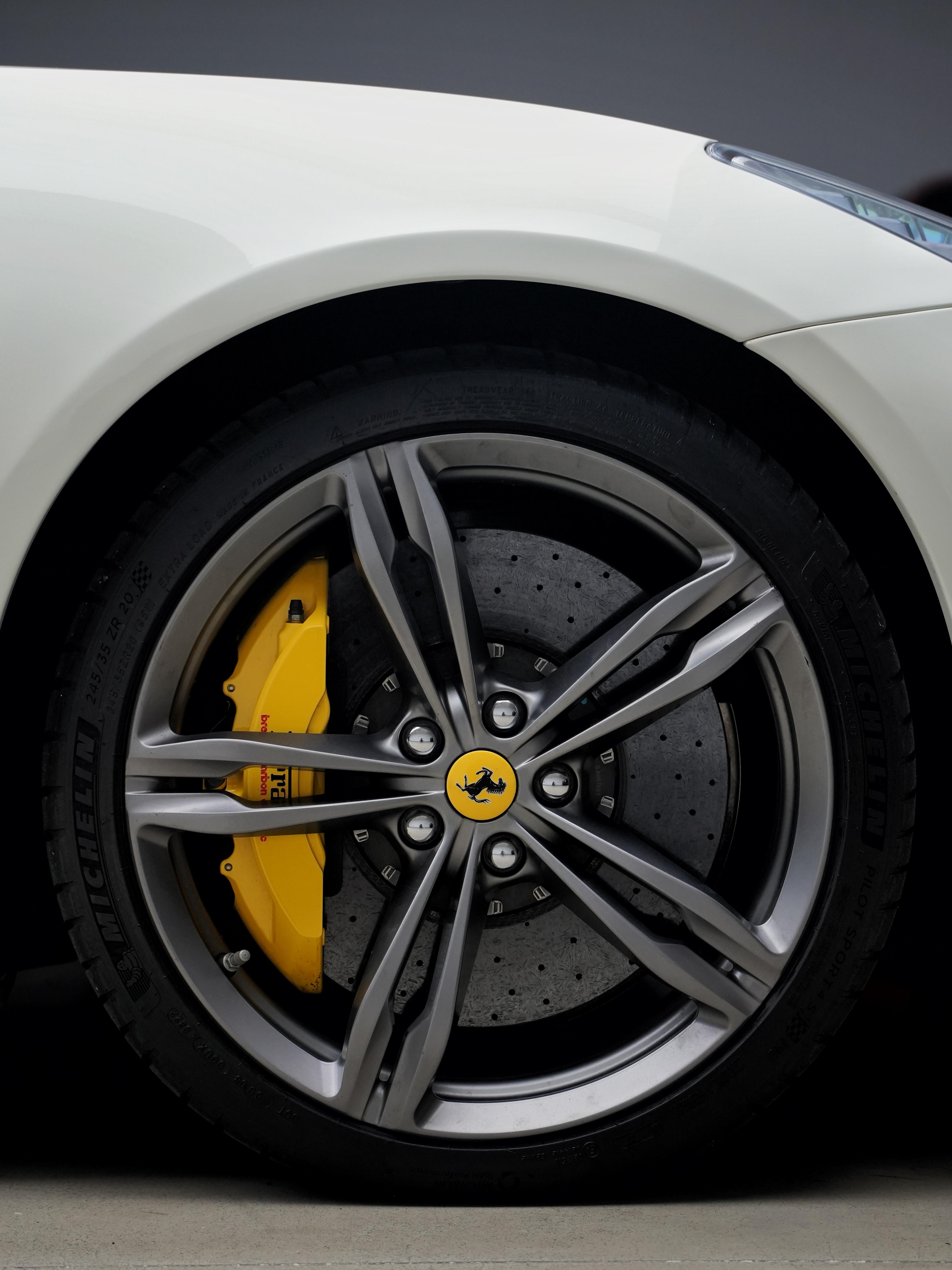 Ferrari GTC4Lusso 2017 thumb 7
