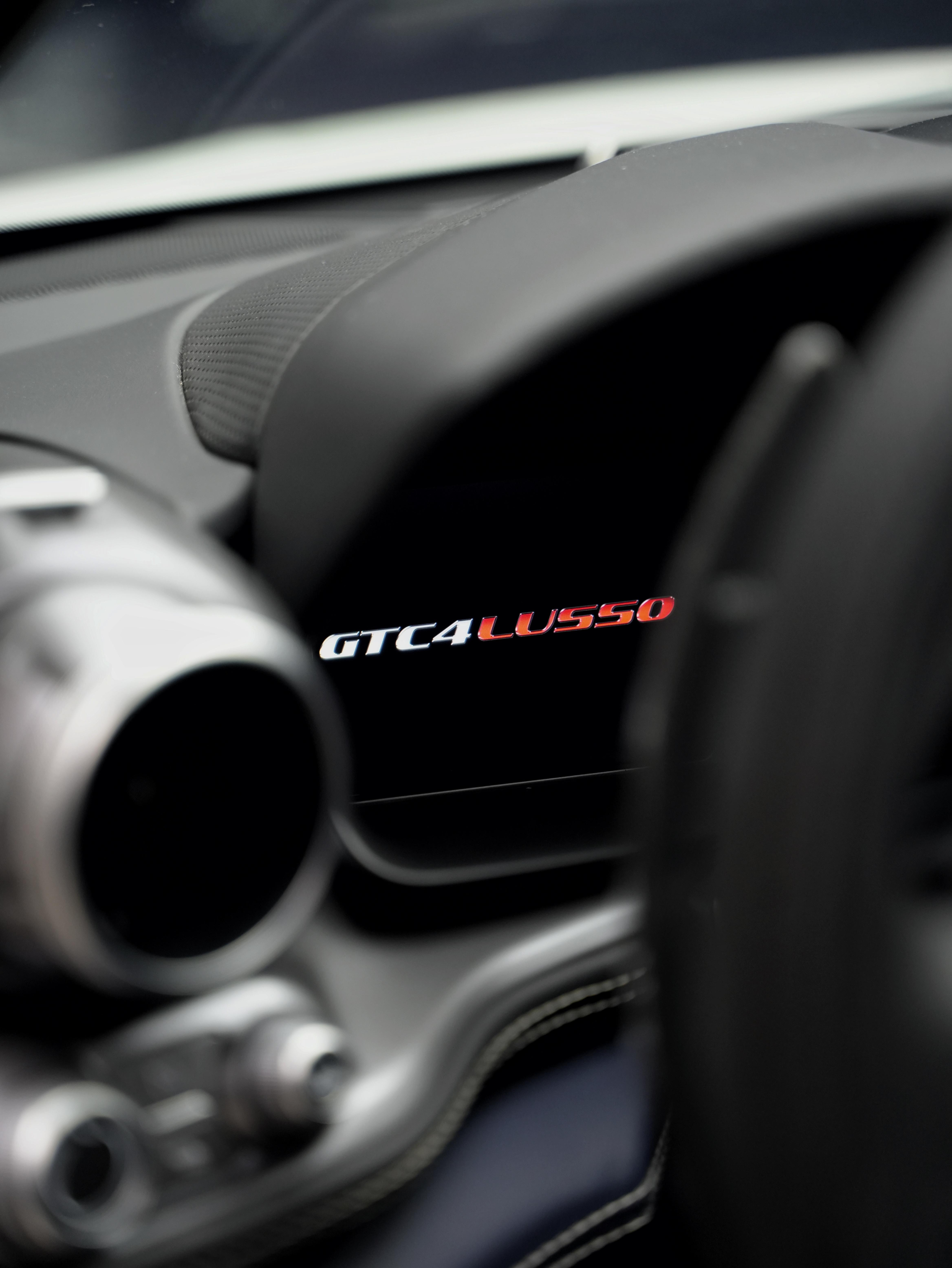 Ferrari GTC4Lusso 2017 thumb 10