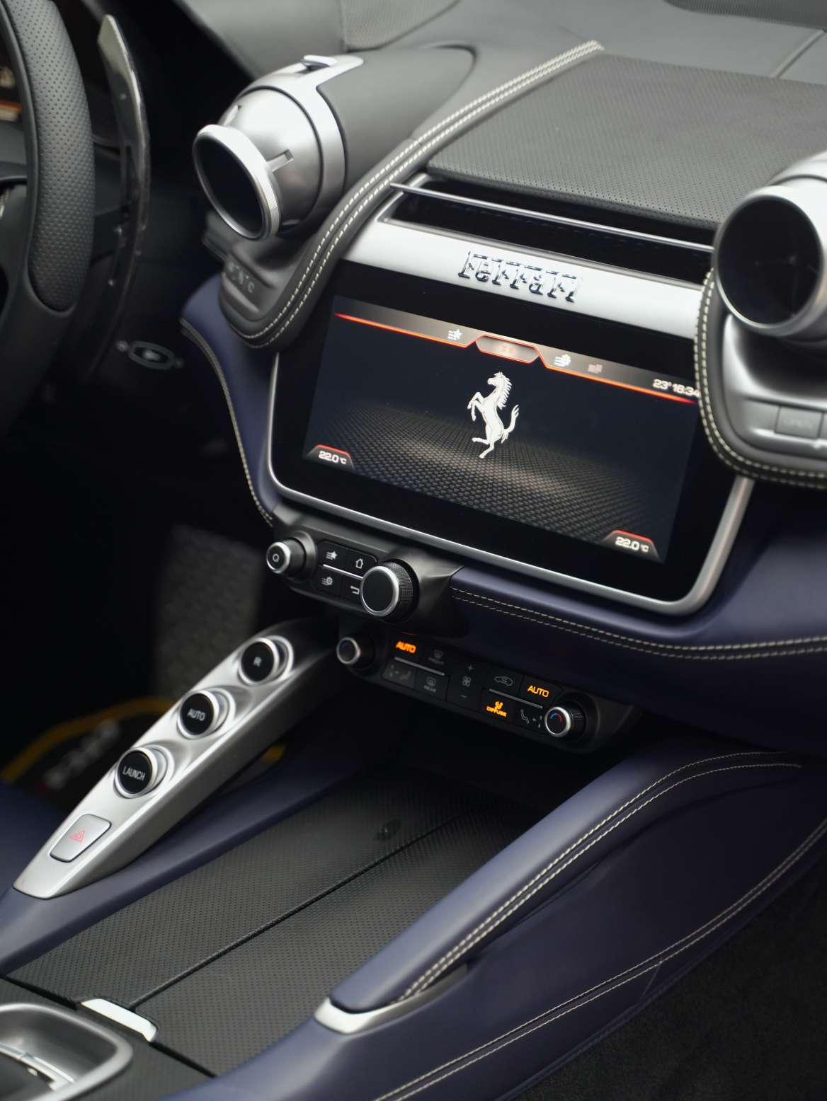 Ferrari GTC4Lusso 2017 thumb 12