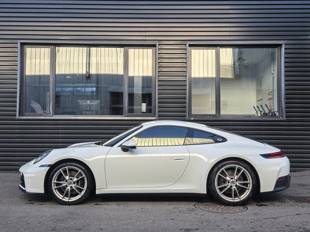 Porsche 911 2025 thumb 2