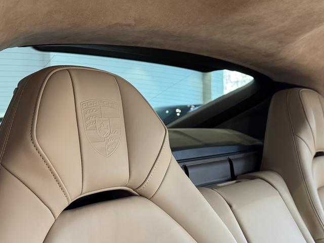 Porsche Panamera 2023 thumb 12