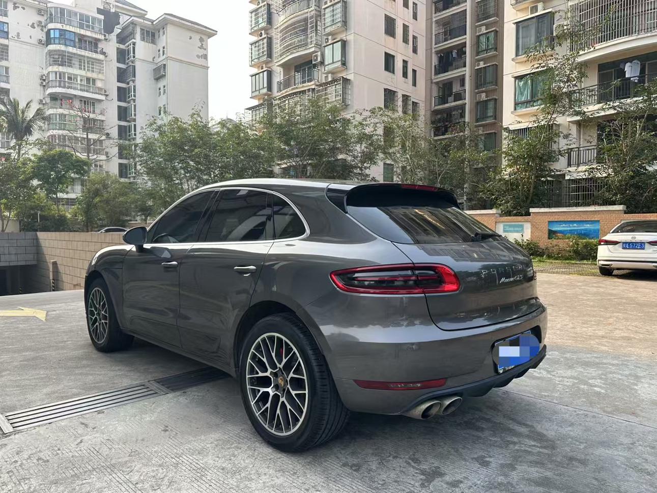 Porsche Macan 2015 thumb 11