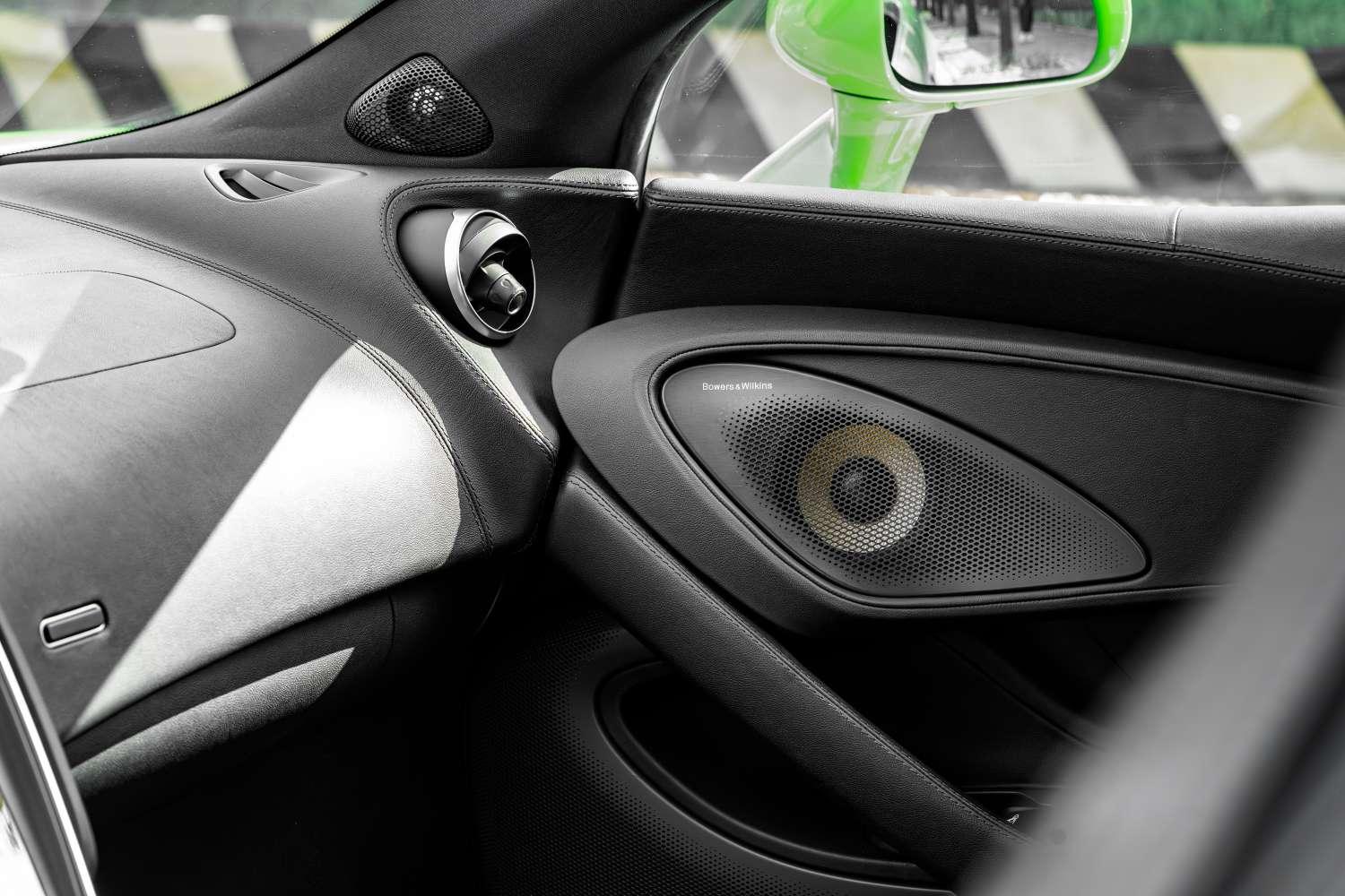 McLaren 570S 2016 thumb 8
