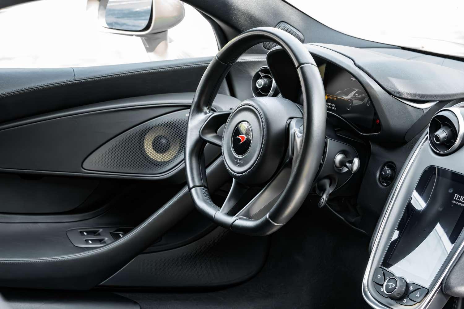 McLaren 570S 2016 thumb 11