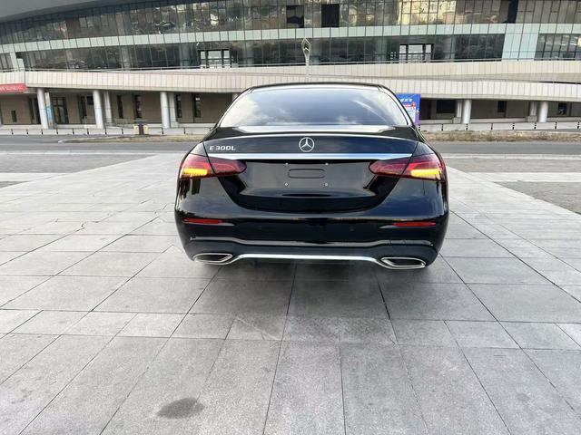 Mercedes-Benz E-Class 2023 thumb 3