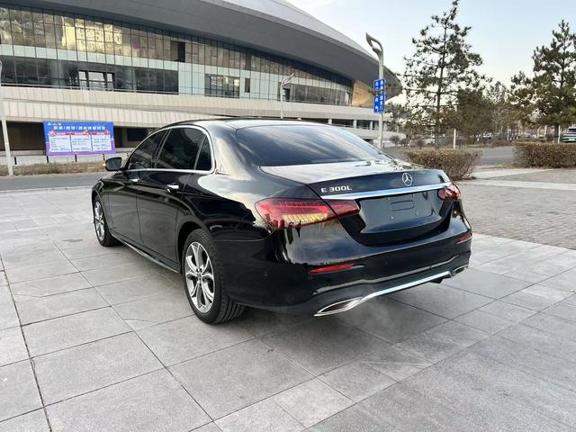 Mercedes-Benz E-Class 2023 thumb 4