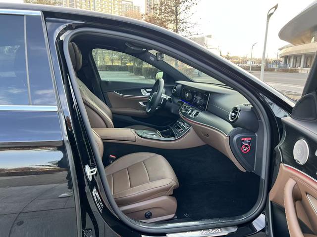 Mercedes-Benz E-Class 2023 thumb 8