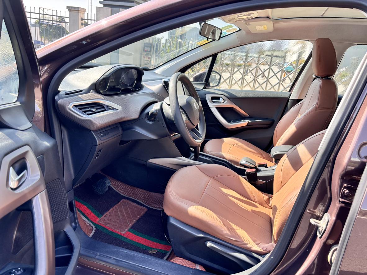 Peugeot 2008 2015 thumb 6