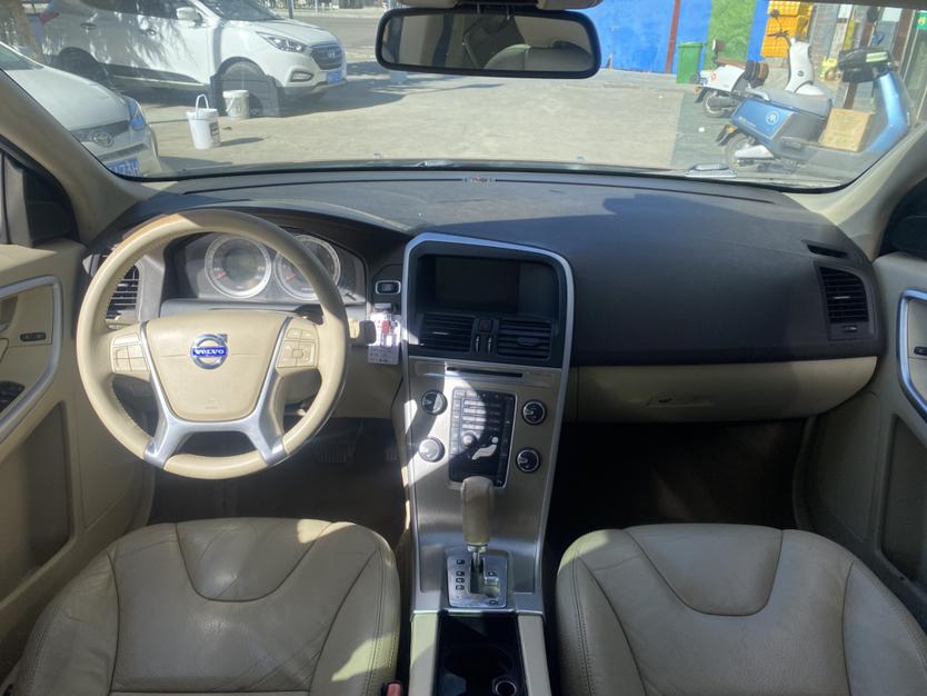 Volvo XC60 2014 thumb 5