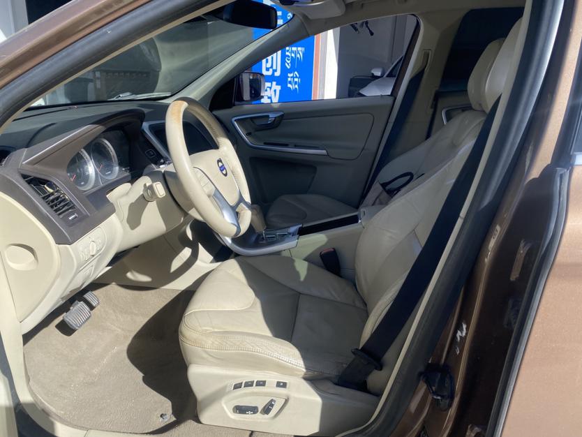 Volvo XC60 2014 thumb 6