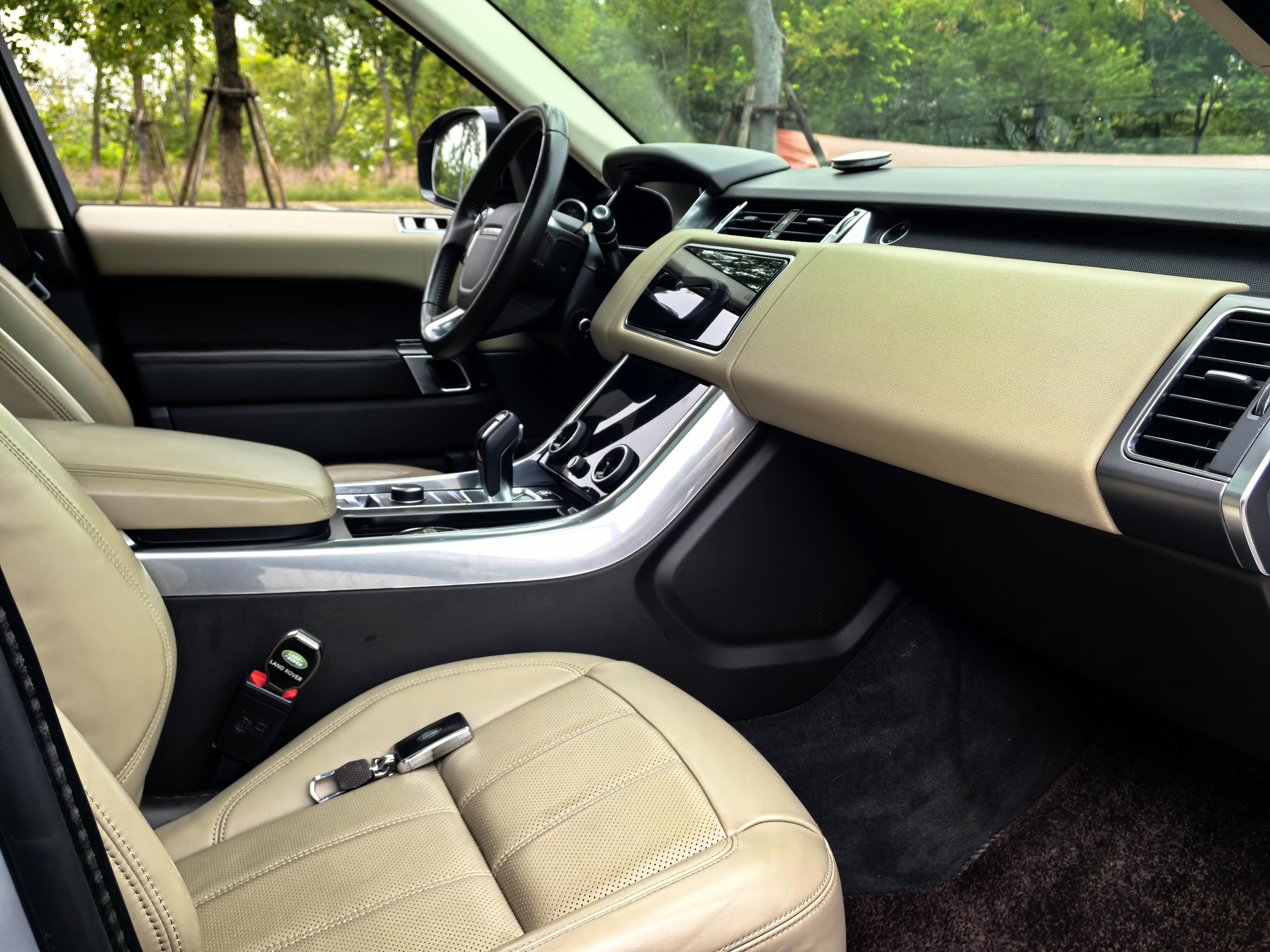 Land Rover Range Rover 2021 thumb 5