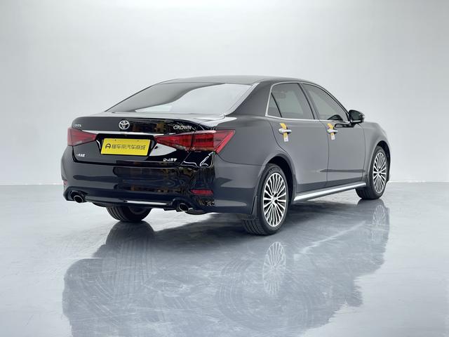 Toyota Crown 2018 thumb 5