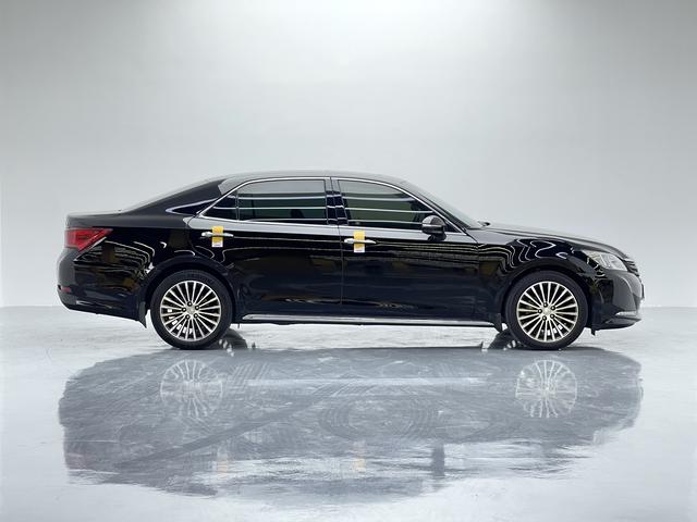 Toyota Crown 2018 thumb 6