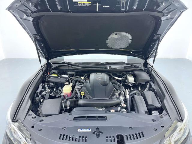 Toyota Crown 2018 thumb 8