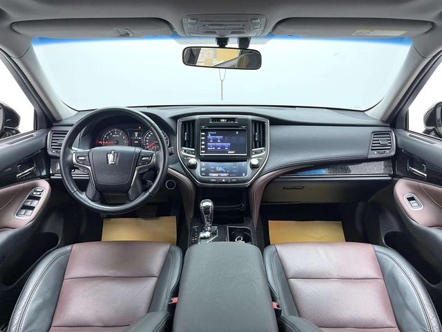 Toyota Crown 2018 thumb 12