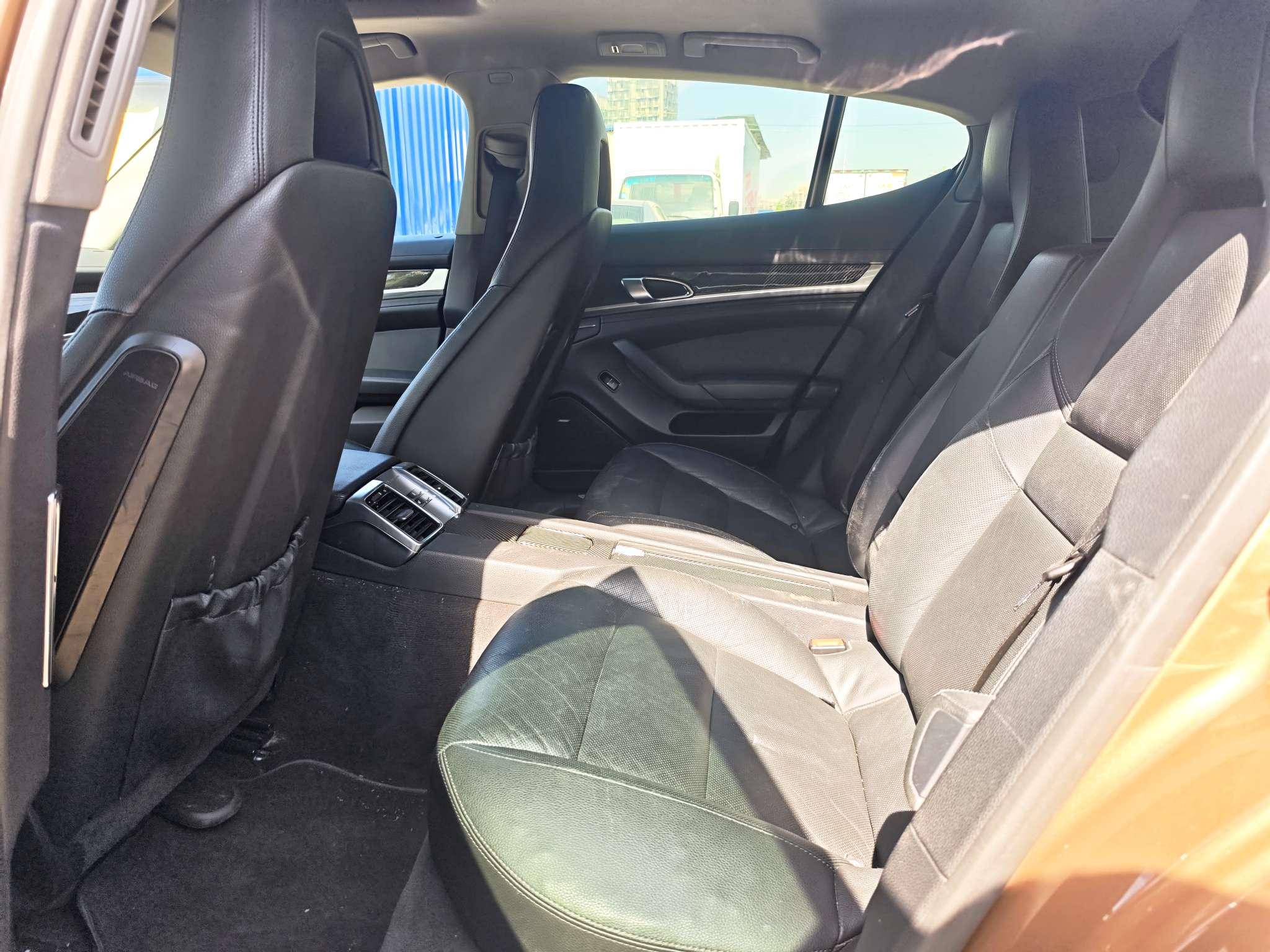 Porsche Panamera 2012 thumb 10