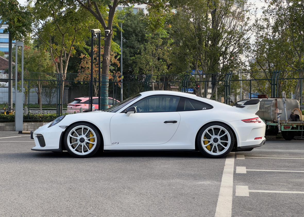 Porsche 911 2019 thumb 2