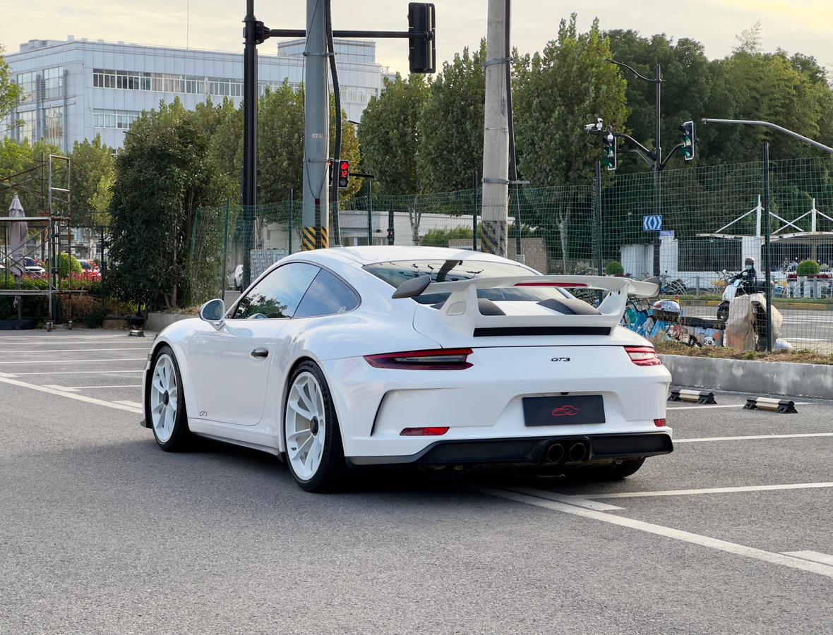 Porsche 911 2019 thumb 3