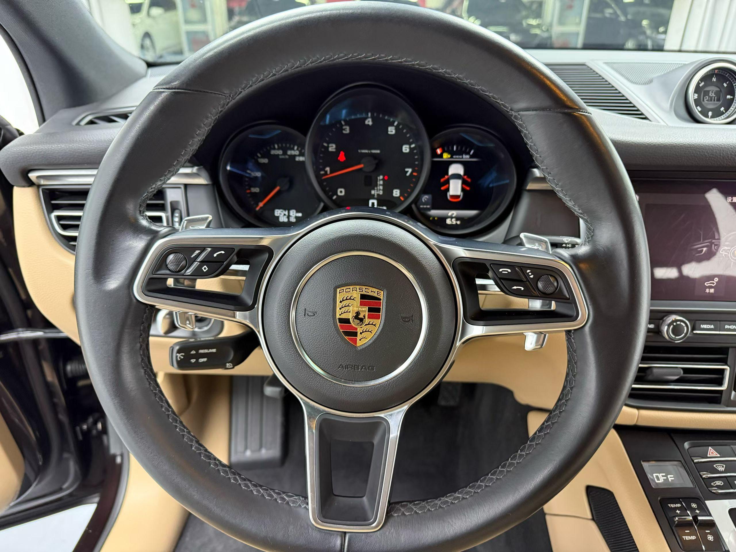 Porsche Macan 2019 thumb 3