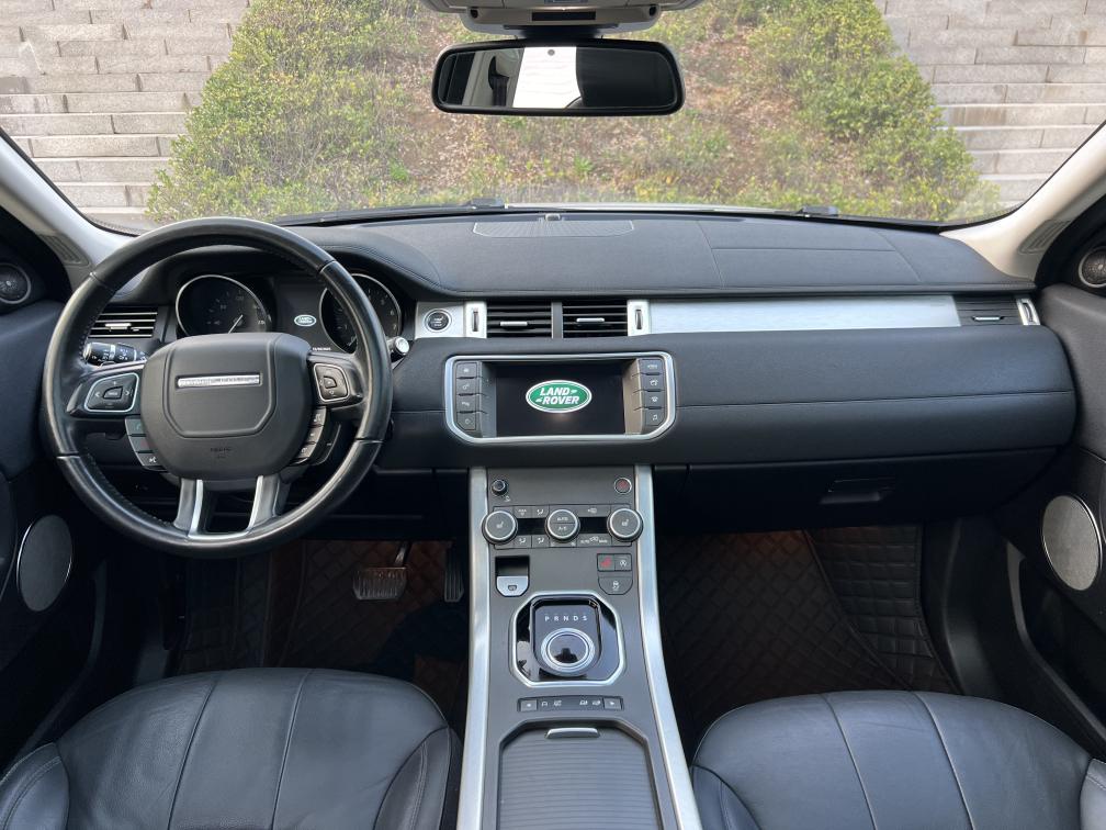 Land Rover Range Rover Velar 2017 thumb 5