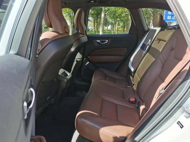 Volvo XC60 2023 thumb 2
