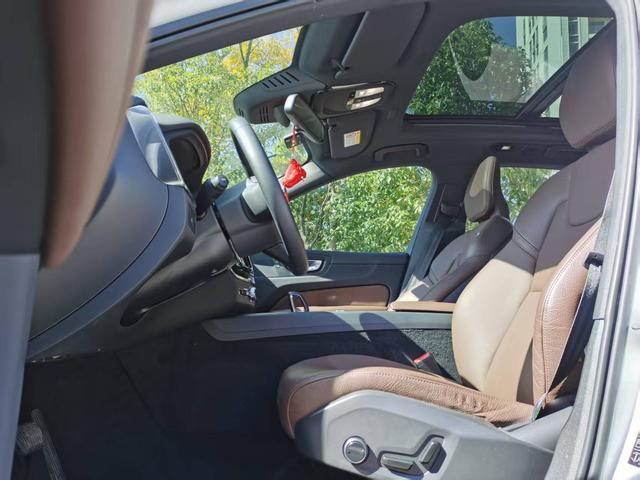 Volvo XC60 2023 thumb 3
