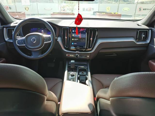 Volvo XC60 2023 thumb 4