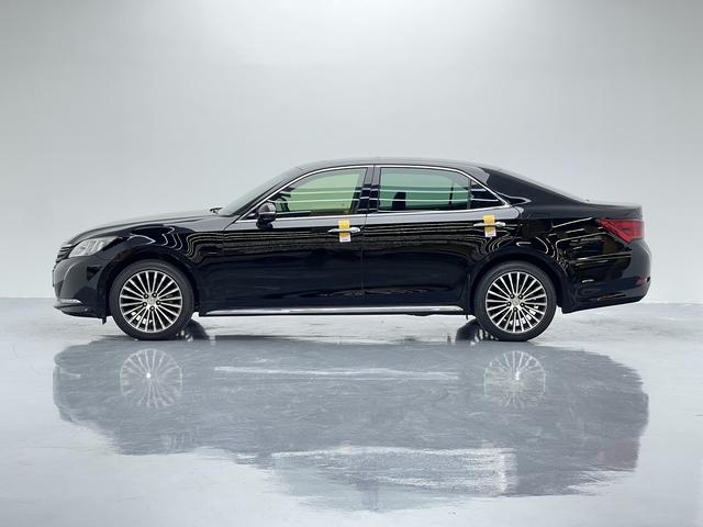 Toyota Crown 2019 thumb 2