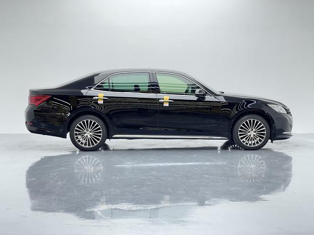 Toyota Crown 2019 thumb 6