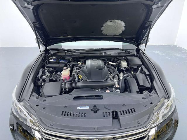 Toyota Crown 2019 thumb 8