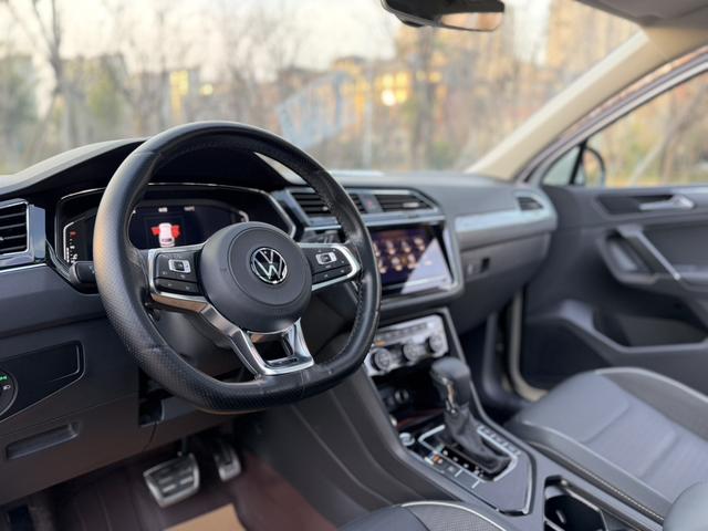Volkswagen Tiguan 2021 thumb 2