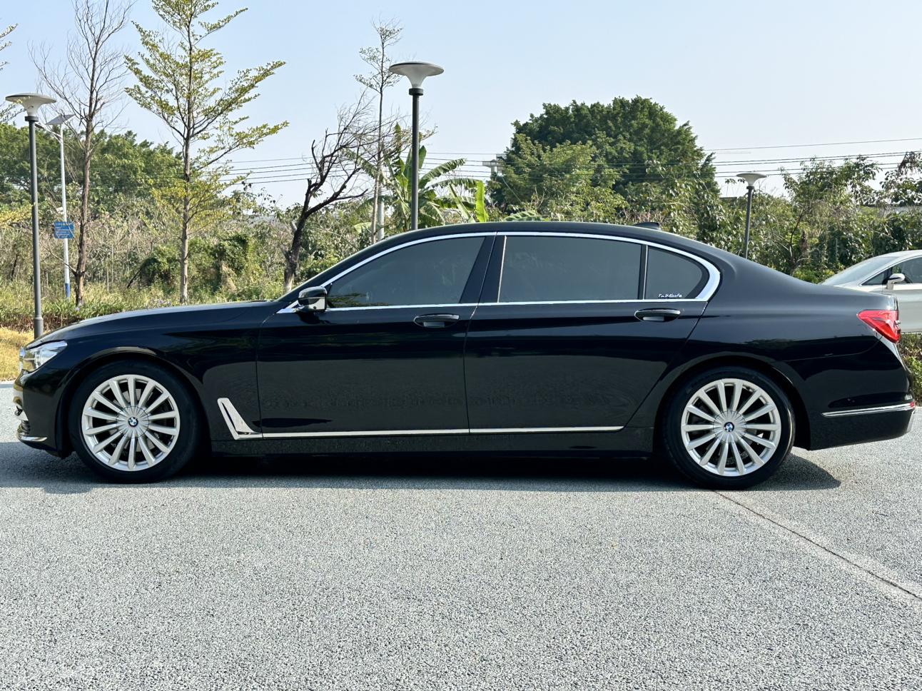 BMW 7 серии 2019 thumb 2