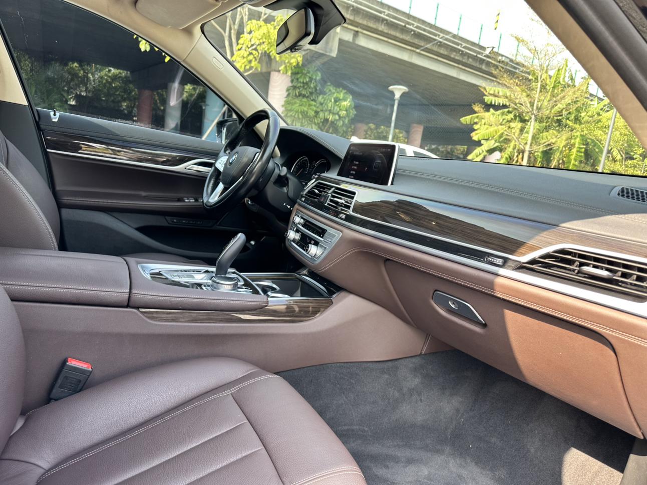 BMW 7 серии 2019 thumb 10