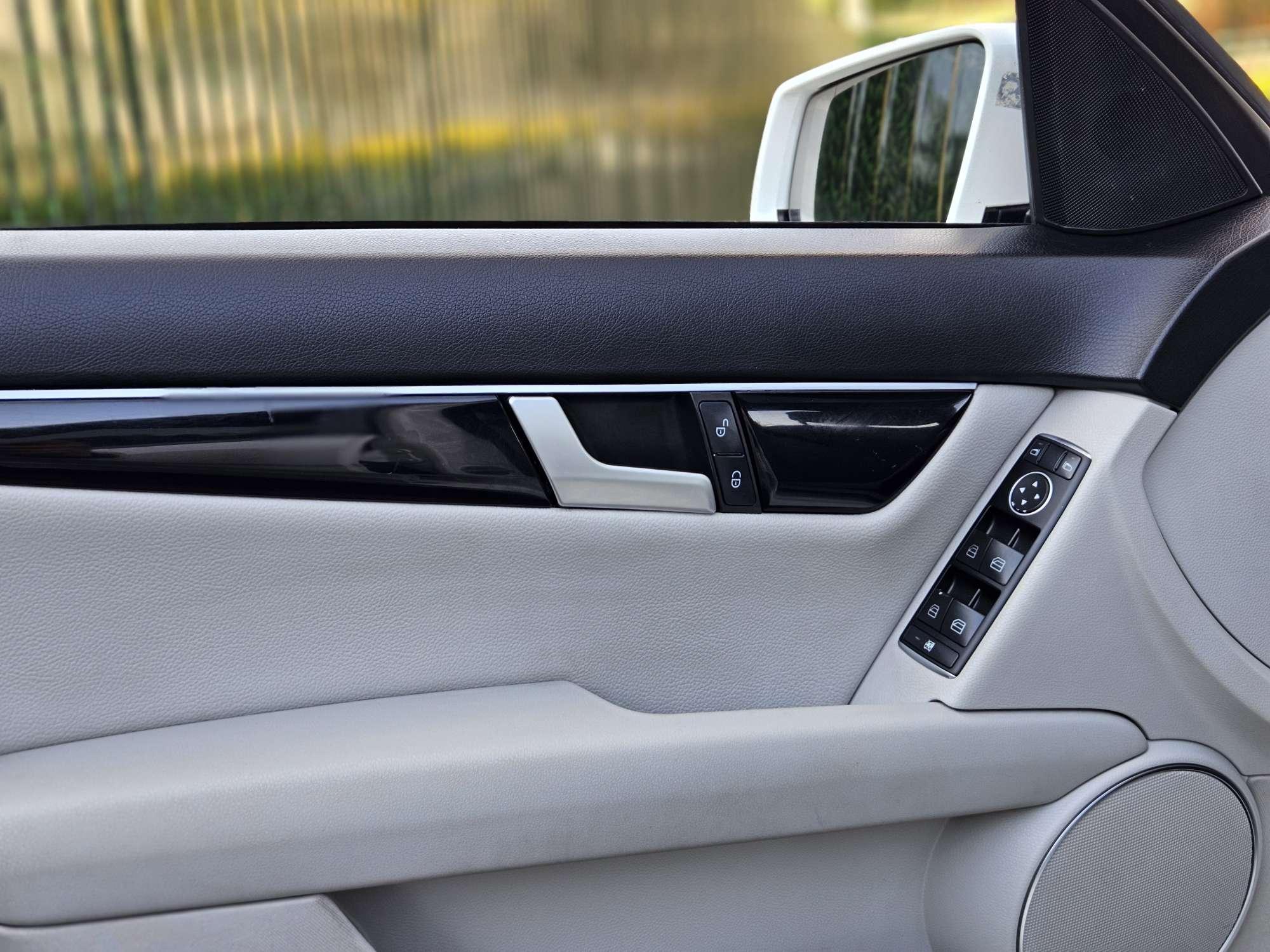Mercedes-Benz C-Class 2013 thumb 10
