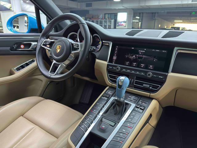 Porsche Macan 2021 thumb 12
