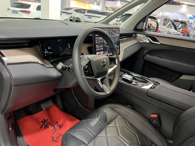 Volvo EM90 2025 thumb 5