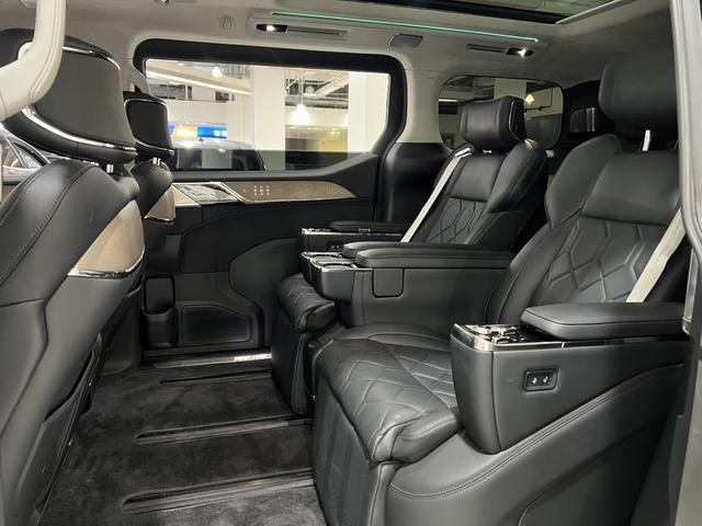 Volvo EM90 2025 thumb 6