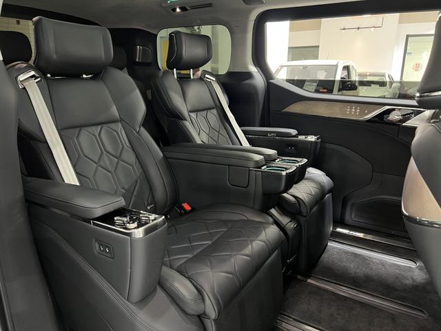 Volvo EM90 2025 thumb 7