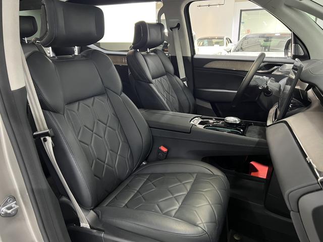 Volvo EM90 2025 thumb 11