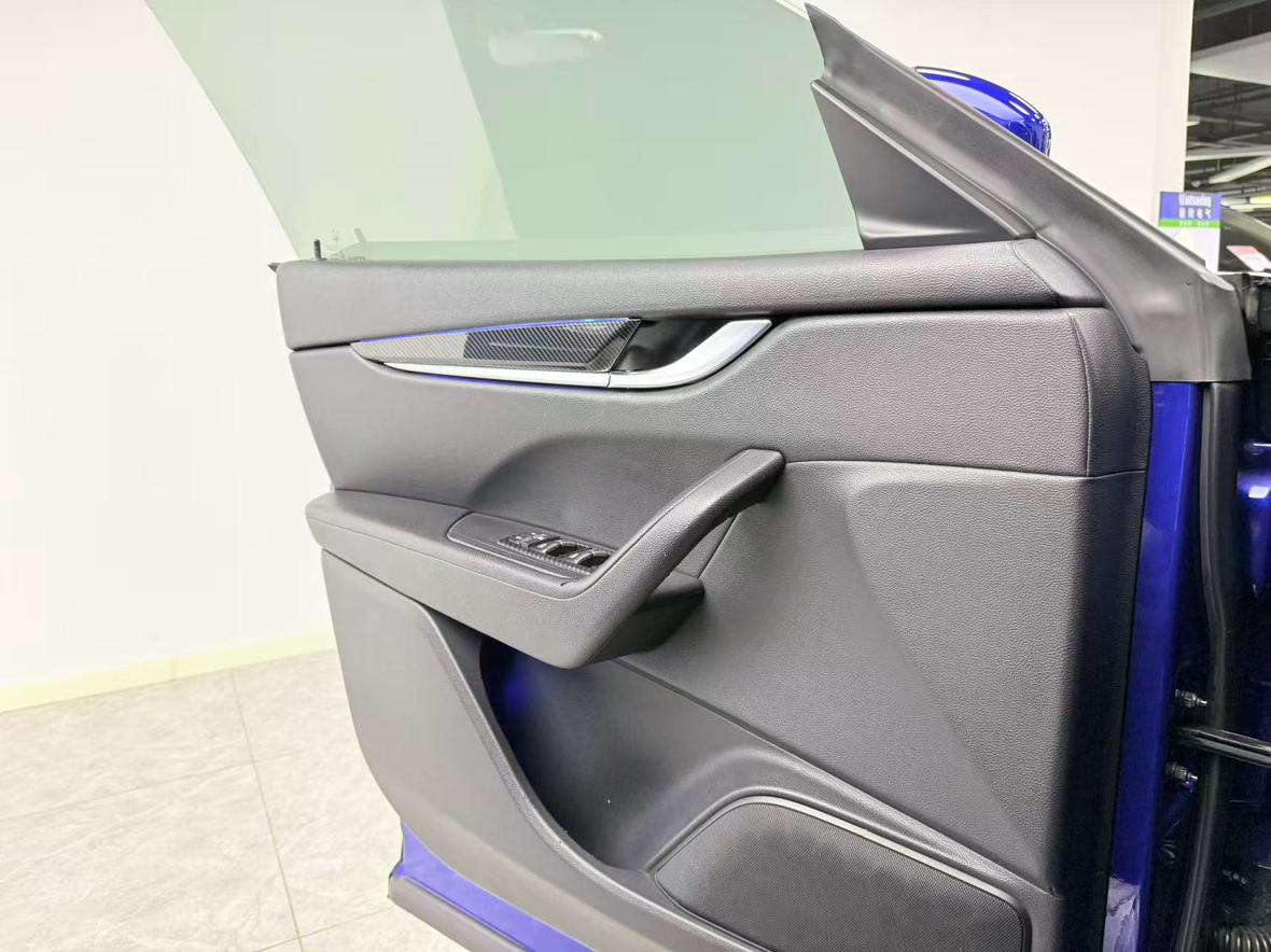 Maserati Levante 2018 thumb 6
