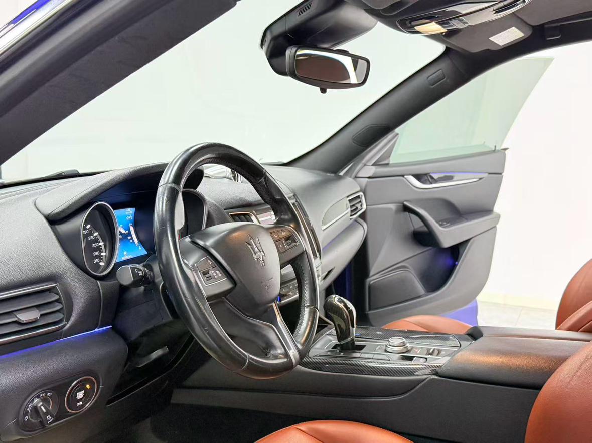 Maserati Levante 2018 thumb 7